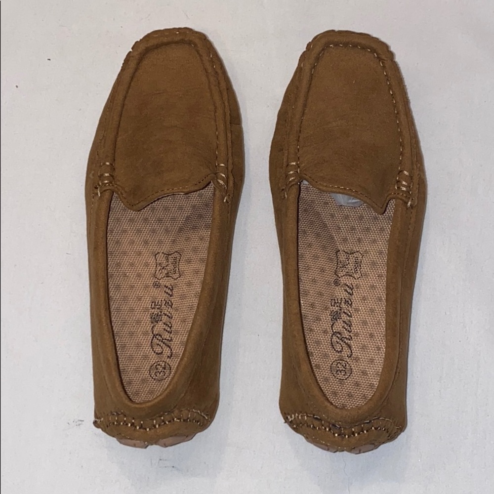 NWOT Riuzu Boys (or girls) tan  driving loafers